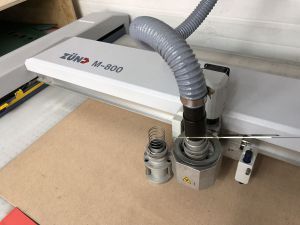 ZUND M-800 Ploter CNC para corte de goma de expulsión