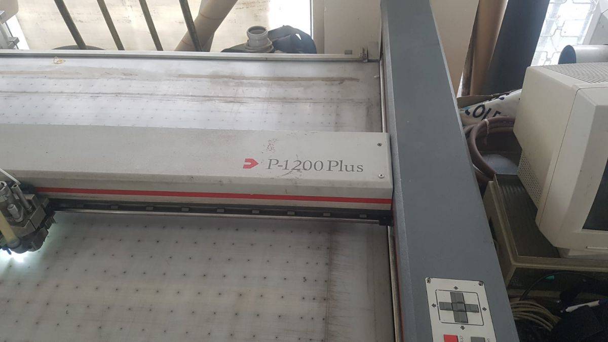 zund p 1200 cnc ploter with milling tool